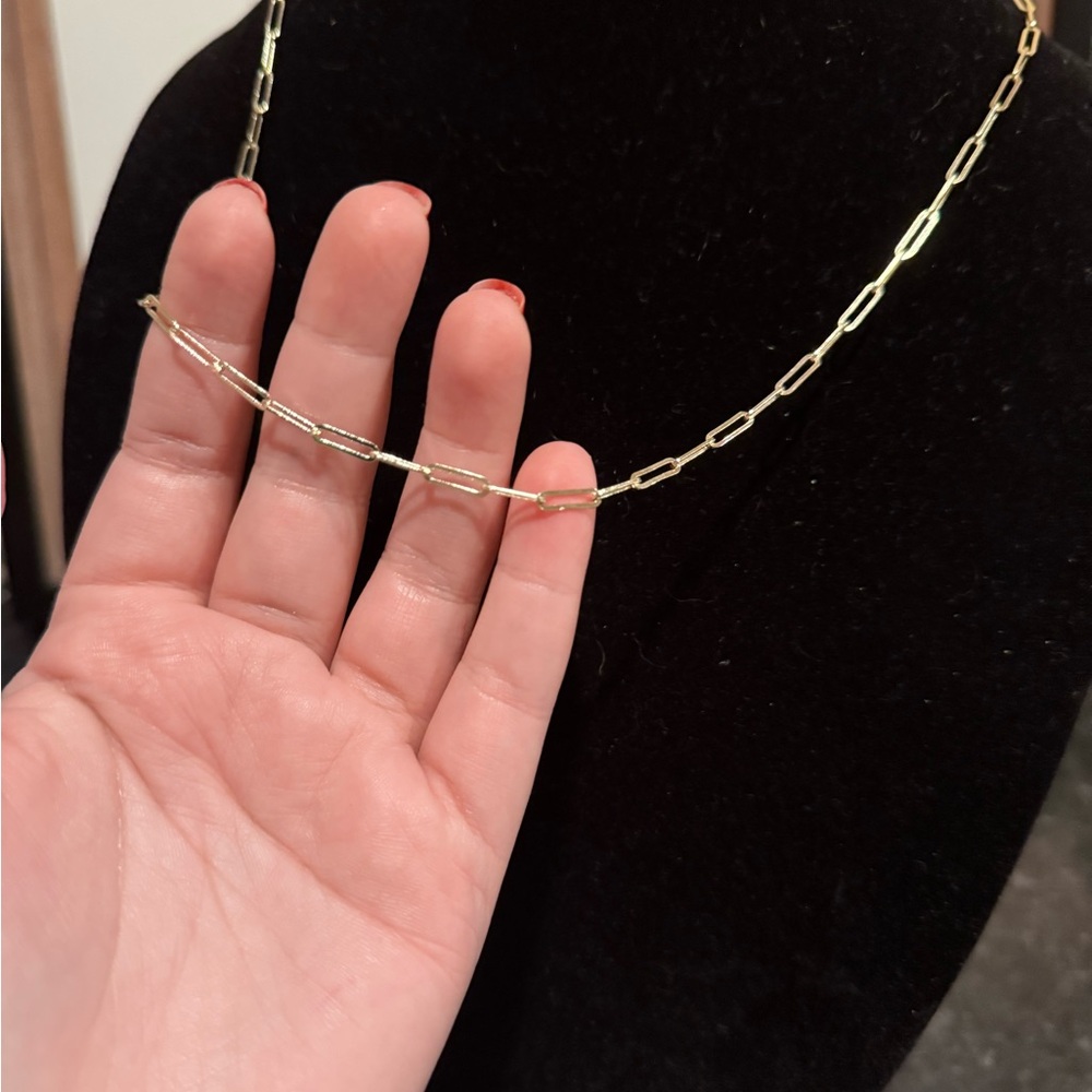 Kendra Scott Courtney Paperclip Necklace in Gold - Picture 3 of 10